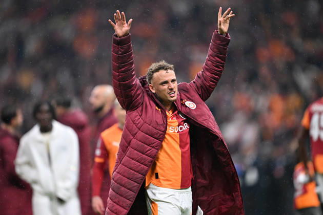 Galatasaray v Juventus - UEFA Champions League ISTANBUL, TURKIYE - FEBRUARY 17: Galatasaray player Noa Lang (77) celebrates with supporters after his team’s 5-2 victory in the UEFA Champions League Round of 16 play-off first leg match between Galatasaray and Juventus at RAMS Park in Istanbul, Turkiye, on February 17, 2026. Isa Terli Anadolu Istanbul Turkey. Editorial use only. Please get in touch for any other usage. Copyright: x2026xAnadoluxIsaxTerlix