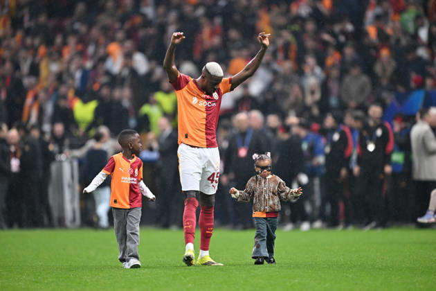 Galatasaray v Juventus - UEFA Champions League ISTANBUL, TURKIYE - FEBRUARY 17: Galatasaray player Victor Osimhen (45) celebrates with supporters after his team’s 5-2 victory in the UEFA Champions League Round of 16 play-off first leg match between Galatasaray and Juventus at RAMS Park in Istanbul, Turkiye, on February 17, 2026. Isa Terli Anadolu Istanbul Turkey. Editorial use only. Please get in touch for any other usage. Copyright: x2026xAnadoluxIsaxTerlix