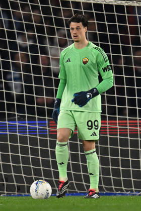 SSC Napoli v AS Roma - Serie A Mile Svilar of A.S. Roma plays during the 25th day of the Serie A Championship between S.S.C. Napoli and A.S. Roma at the Diego Armando Maradona Stadium in Naples, Italy, on February 15, 2026. Naples Italy  Copyright: xDomenicoxCippitellix originalFilename:cippitelli-sscnapol260215_np209