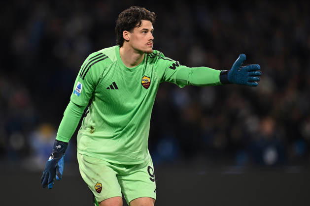 SSC Napoli v AS Roma - Serie A Mile Svilar of A.S. Roma plays during the 25th day of the Serie A Championship between S.S.C. Napoli and A.S. Roma at the Diego Armando Maradona Stadium in Naples, Italy, on February 15, 2026. Naples Italy  Copyright: xDomenicoxCippitellix originalFilename:cippitelli-sscnapol260215_npOXd