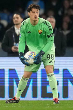 SSC Napoli v AS Roma - Serie A. Mile Svilar of AS Roma during the serie Serie A Enilive match between SSC Napoli and AS Roma at Stadio Diego Armando Maradona on February 15, 2026 in Naples, Italy Naples Stadio Diego Armando Maradona Naples Italy Copyright: xFOTOAGENZIAx