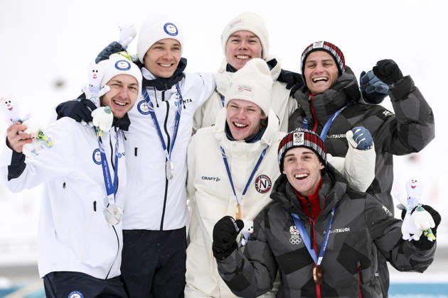 OLYMPICS - Winter Olympic Games, Olympische Spiele, Olympia, OS Milano Cortina 2026 TESERO,ITALY,19.FEB.26 - OLYMPICS, NORDIC SKIING, NORDIC COMBINED - Winter Olympic Games Milano Cortina 2026, team sprint, medal ceremony. Image shows the rejoicing of Ilkka Herola and Eero Hirvonen (FIN), Andreas Skoglund and Jens Luraas Oftebro (NOR), Stefan Rettenegger and Johannes Lamparter (AUT). Keywords: medal, mascot. GEPAxpictures xMatthiasxTrinkl