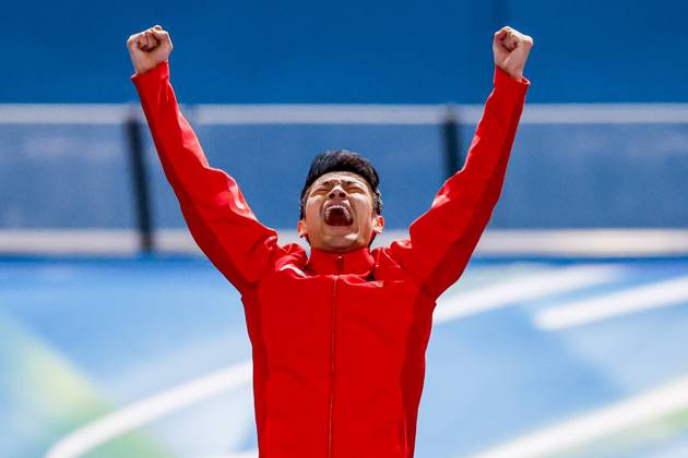 winner Zhongyan Ning of China celebrates during the medal ceremony after Men s 1500m, Milano Cortina 2026 Winter Olympics: Day 13, Speed skating, Eisschnelllauf - Milano Cortina 2026 Winter Olympics: Day 13, Milano Speed Skating Stadium, February 19, 2026, Milan, Italy.