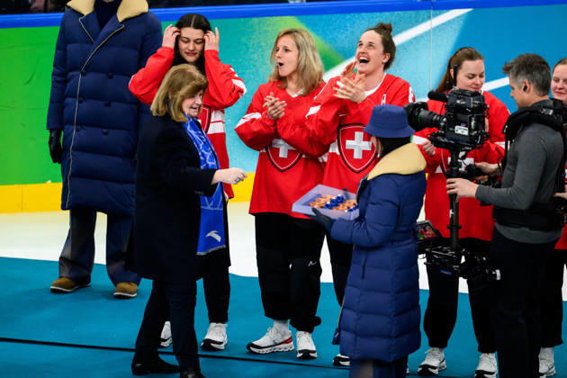 260219 Lara Stalder and Kaleigh Quennec of Switzerland celebrate as they are handed their bronze medals at the medal ceremony after the women s Ice hockey, Eishockey final game between USA and Canada during day 13 of the 2026 Winter Olympics on February 19, 2026 in Milan. Photo: Carl Sandin BILDBYRAN kod CS EW0643 ishockey ice hockey Olympic Games, Olympische Spiele, Olympia, OS olympics winter olympics os ol olympiska spel vinter-os olympiske leker milano cortina 2026 milan cortina 2026 milano cortina 2026 olympic games milano cortina 2026 winter olympic games milano cortina-os milano cortina-ol vinter-ol 13 bbeng dam usa kanada canada final jubel brons Copyright: CARLxSANDIN BB260219CS135