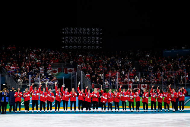 260219 Team Switzerland celebrate as they are handed their bronze medals at the medal ceremony after the women s Ice hockey, Eishockey final game between USA and Canada during day 13 of the 2026 Winter Olympics on February 19, 2026 in Milan. Photo: Emma Wallskog BILDBYRAN kod EW EW0643 ishockey ice hockey Olympic Games, Olympische Spiele, Olympia, OS olympics winter olympics os ol olympiska spel vinter-os olympiske leker milano cortina 2026 milan cortina 2026 milano cortina 2026 olympic games milano cortina 2026 winter olympic games milano cortina-os milano cortina-ol vinter-ol 13 bbeng dam usa kanada canada final jubel Copyright: EMMAxWALLSKOG BB260219EW137