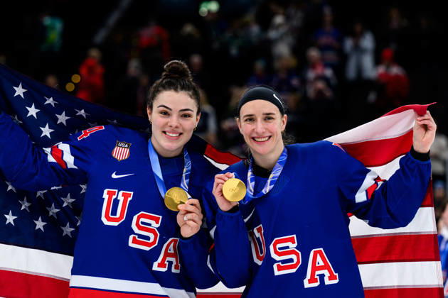 260219 Joy Dunne and Hayley Scamurra of USA celebrate with their gold medals after the women s Ice hockey, Eishockey final game between USA and Canada during day 13 of the 2026 Winter Olympics on February 19, 2026 in Milan. Photo: Emma Wallskog BILDBYRAN kod EW EW0643 ishockey ice hockey Olympic Games, Olympische Spiele, Olympia, OS olympics winter olympics os ol olympiska spel vinter-os olympiske leker milano cortina 2026 milan cortina 2026 milano cortina 2026 olympic games milano cortina 2026 winter olympic games milano cortina-os milano cortina-ol vinter-ol 13 bbeng dam usa kanada canada final jubel Copyright: EMMAxWALLSKOG BB260219EW150