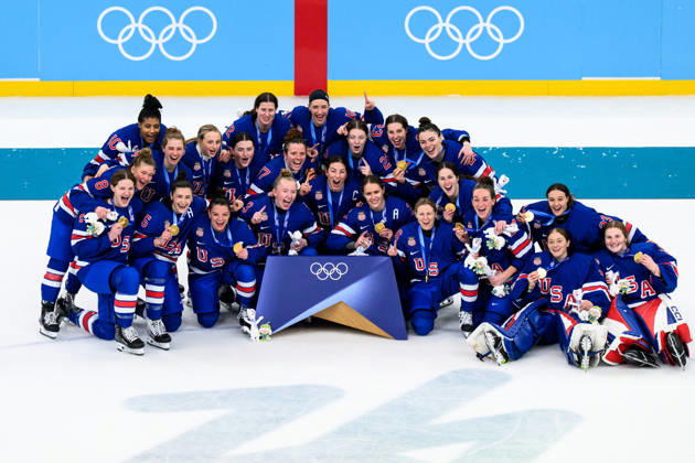 260219 Team USA with theiir gold medals after the women s Ice hockey, Eishockey final game between USA and Canada during day 13 of the 2026 Winter Olympics on February 19, 2026 in Milan. Photo: Carl Sandin BILDBYRAN kod CS EW0643 ishockey ice hockey Olympic Games, Olympische Spiele, Olympia, OS olympics winter olympics os ol olympiska spel vinter-os olympiske leker milano cortina 2026 milan cortina 2026 milano cortina 2026 olympic games milano cortina 2026 winter olympic games milano cortina-os milano cortina-ol vinter-ol 13 bbeng dam usa kanada canada final Copyright: CARLxSANDIN BB260219CS153