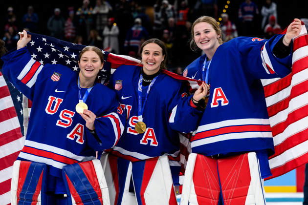 260219 goaltender Aerin Frankel and goaltender Gwyneth Philips of USA celebrate with their gold medals after the women s Ice hockey, Eishockey final game between USA and Canada during day 13 of the 2026 Winter Olympics on February 19, 2026 in Milan. Photo: Emma Wallskog BILDBYRAN kod EW EW0643 ishockey ice hockey Olympic Games, Olympische Spiele, Olympia, OS olympics winter olympics os ol olympiska spel vinter-os olympiske leker milano cortina 2026 milan cortina 2026 milano cortina 2026 olympic games milano cortina 2026 winter olympic games milano cortina-os milano cortina-ol vinter-ol 13 bbeng dam usa kanada canada final jubel Copyright: EMMAxWALLSKOG BB260219EW154
