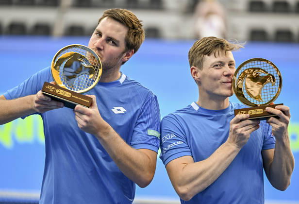 ATP, Tennis Herren Qatar ExxonMobil Open-Doubles Final Harri Heliovaara of Finland and Henry Patten of Great Britain pose with their trophies after winning their menÕs Doubles Final match against Julian Cash and Lloyd Glasspool of Great Britain during the ATP Qatar ExxonMobil Open 2026 tennis tournament at the Khalifa International Tennis Complex in Doha, Qatar, on February 20, 2026. DOHA Qatar Copyright: xNOUSHADx