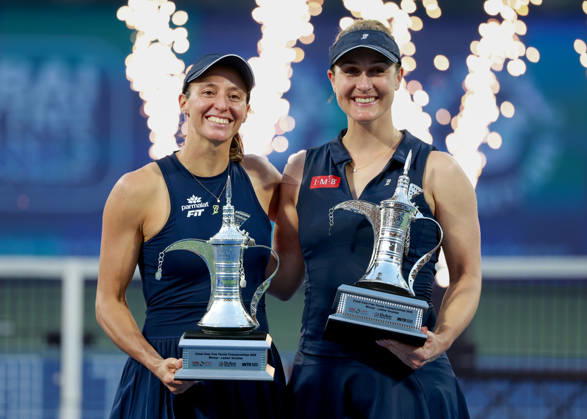 Sieger Gabriela Dabrowski und Luisa Stefani mit Pokal, Trophae, Damen Doppel, Women s Doubles, Siegerehrung, Presentation Dubai Duty Free Tennis Championships, Dubai, U.A.E. Copyright: xJuergenxHasenkopfx
