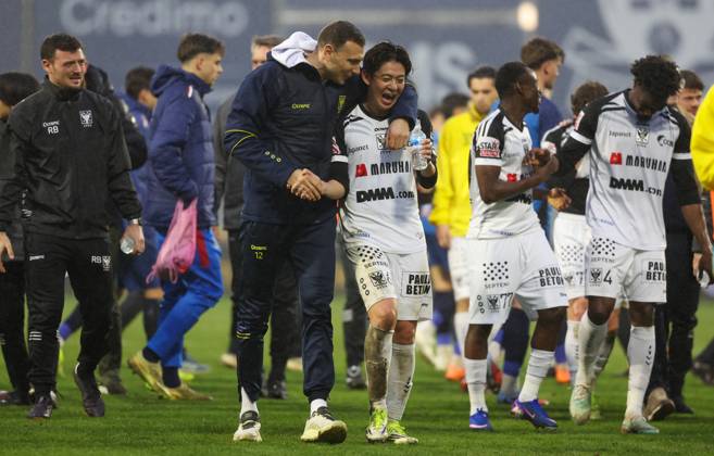 STVV s players celebrate after winning a soccer match between FCV Dender EH and Sint-Truidense VV, Saturday 21 February 2026 in Denderleeuw, on day 26 of the 2025-2026 Jupiler Pro League first division of the Belgian championship. VIRGINIExLEFOUR x164437963x