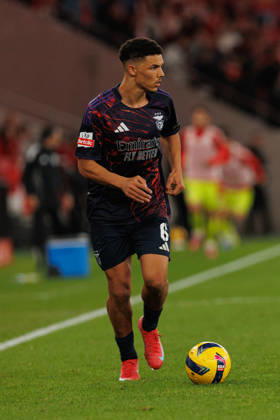 Alexander Bah seen during Liga Portugal game between SL Benfica and AFS Aves (Luis Loureiro Ball Raw Images) Lisbon Estadio da Luz Portugal Copyright: xLuisxLoureirox LuisLoureiro_Benfica_AVS2526-25