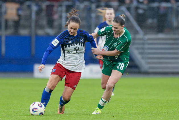 v.li.: Camilla Linberg (Hamburger SV, HSV, 47) und Juliane Wirtz (SV Werder Bremen, 28) im Zweikampf, Duell, Dynamik, Aktion, Action, Spielszene, DIE DFB-RICHTLINIEN UNTERSAGEN JEGLICHE NUTZUNG VON FOTOS ALS SEQUENZBILDER UND ODER VIDEOÄHNLICHE FOTOSTRECKEN. DFB REGULATIONS PROHIBIT ANY USE OF PHOTOGRAPHS AS IMAGE SEQUENCES AND OR QUASI-VIDEO., 21.02.2026, Hamburg (Deutschland), Fussball, Google Pixel Frauen-Bundesliga, Hamburger SV - SV Werder Bremen