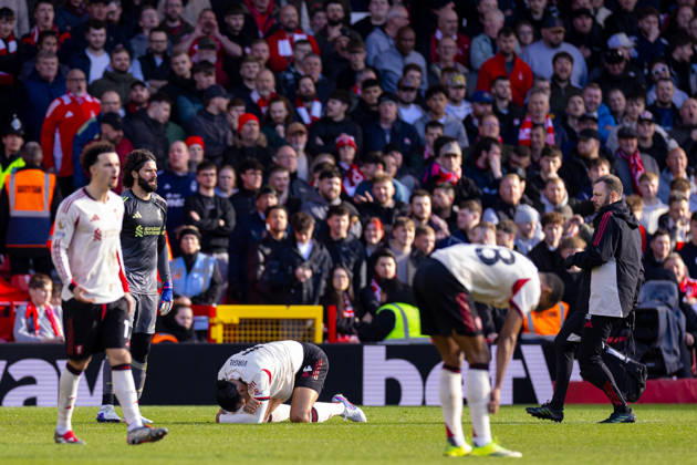 Football - FA Premier League - Nottingham Forest FC v Liverpool FC NOTTINGHAM, ENGLAND - Sunday, February 22, 2026: Liverpool s captain Virgil van Dijk lies Injured during the FA Premier League match between Nottingham Forest FC and Liverpool FC at the City Ground. (Photo by David Rawcliffe Propaganda) NOTTINGHAM City Ground NOTTINGHAMSHIRE ENGLAND Copyright: xDavidxRawcliffex P2026-02-22-Notts_Forest_Liverpool-62
