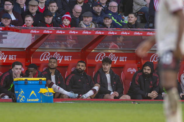 Football - FA Premier League - Nottingham Forest FC v Liverpool FC NOTTINGHAM, ENGLAND - Sunday, February 22, 2026: Liverpool s Cody Gakpo (L), Mohamed Salah and Milos Kerkez on the bench after being substituted off during the FA Premier League match between Nottingham Forest FC and Liverpool FC at the City Ground. (Photo by David Rawcliffe Propaganda) NOTTINGHAM City Ground NOTTINGHAMSHIRE ENGLAND Copyright: xDavidxRawcliffex P2026-02-22-Notts_Forest_Liverpool-96