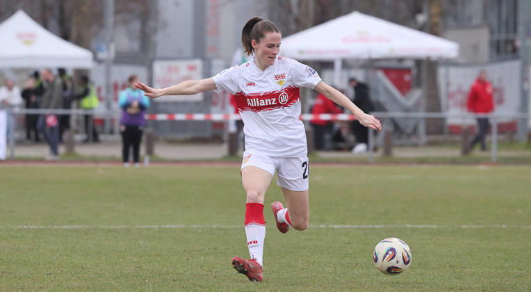 Stuttgart , Fußball 2.Bundesliga VfB Stuttgart Frauen vs. Eintracht Frankfurt II , Reena Wichmann ( VfB )