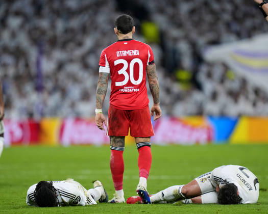 ESP: Real Madrid - SL Benfica. UEFA Champions League. Round of 16. Second Leg. Raul Asencio of Real Madrid CF during the UEFA Champions League match, between Real Madrid and SL Benfica, Round of 16, second leg, played at Santiago Bernabeu Stadium on February 25, 2026 in Madrid, Spain. kpng Copyright: xCesarxCebollax xPRESSINPHOTOx PS_260225_RMA_BEN_073