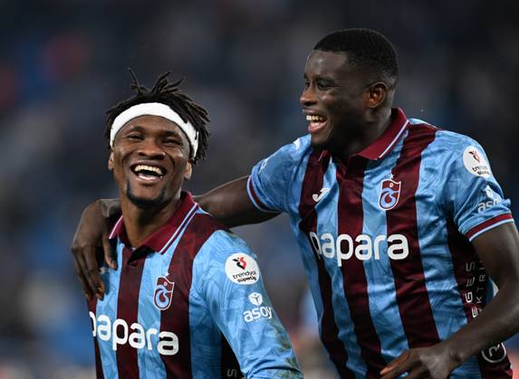 Trabzonspor v Misirli.com.tr Fatih Karagumruk - Turkish Super Lig TRABZON, TURKIYE - FEBRUARY 27: Chibuike Nwaiwu (L) and Paul Onuachu of Trabzonspor celebrate after scoring a goal during Turkish Super Lig week 24 football match between Trabzonspor and Misirli.com.tr Fatih Karagumruk at Papara Park in Trabzon, Turkiye on February 27, 2026. Hakan Burak Altunoz Anadolu Trabzon Turkey. Editorial use only. Please get in touch for any other usage. Copyright: x2026xAnadoluxHakanxBurakxAltunozx