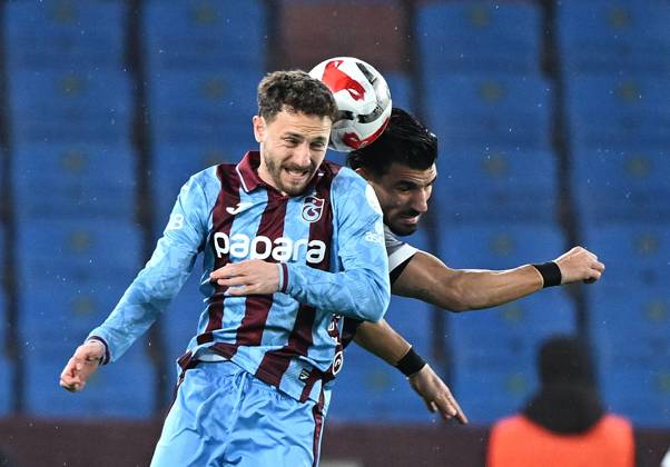 Trabzonspor v Misirli.com.tr Fatih Karagumruk - Turkish Super Lig TRABZON, TURKIYE - FEBRUARY 27: Mustafa Eskihellac (L) of Trabzonspor in action during Turkish Super Lig week 24 football match between Trabzonspor and Misirli.com.tr Fatih Karagumruk at Papara Park in Trabzon, Turkiye on February 27, 2026. Hakan Burak Altunoz Anadolu Trabzon Turkey. Editorial use only. Please get in touch for any other usage. Copyright: x2026xAnadoluxHakanxBurakxAltunozx