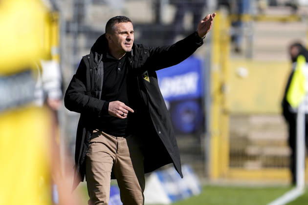 Mersad Selimbegovic (Trainer, Cheftrainer, Alemannia Aachen), gibt Anweisungen, gestikuliert, mit den Armen gestikulieren, Einzelbild, Einzelfoto, Aktion, Action, 01.03.2026, Mannheim (Deutschland), Fussball, 3. Liga, SV Waldhof Mannheim - TSV Alemannia Aachen, DFB DFL REGULATIONS PROHIBIT ANY USE OF PHOTOGRAPHS AS IMAGE SEQUENCES AND OR QUASI-VIDEO.