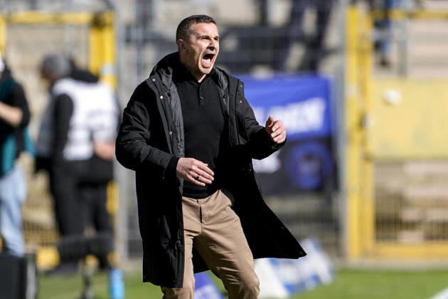 Mersad Selimbegovic (Trainer, Cheftrainer, Alemannia Aachen), gibt Anweisungen, gestikuliert, mit den Armen gestikulieren, Einzelbild, Einzelfoto, Aktion, Action, ist wütend, ruft, schreit, schreien, schreiend, 01.03.2026, Mannheim (Deutschland), Fussball, 3. Liga, SV Waldhof Mannheim - TSV Alemannia Aachen, DFB DFL REGULATIONS PROHIBIT ANY USE OF PHOTOGRAPHS AS IMAGE SEQUENCES AND OR QUASI-VIDEO.
