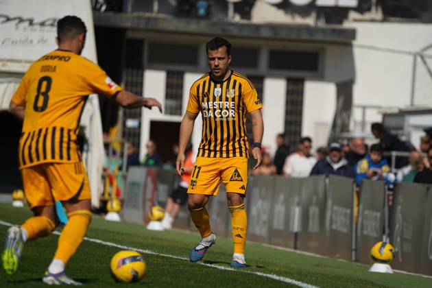 Liga Portugal 2 Meu Super Round 24 football match between SC Farense and Lusitania Lourosa FC, Faro, Portugal Faro, Portugal. 1 st Mar, 2026. Miguel Pereira, Lourosa FC player , waiting to receive the ball during the SC Farense 2 - 1 Lusitano Lourosa FC Round 24 match for the football Liga Portugal 2 Meu Super. Nuno Pires Veloso Alamy Live News. Copyright: xNunoxPiresxVelosox
