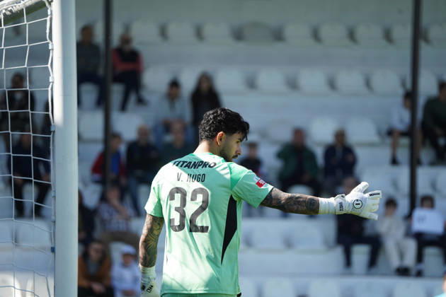 Liga Portugal 2 Meu Super Round 24 football match between SC Farense and Lusitania Lourosa FC, Faro, Portugal Faro, Portugal. 1 st Mar, 2026. Vitor Hugo, Lourosa FC goalkeeper, directing his teamates on a freekick during the SC Farense 2 - 1 Lusitano Lourosa FC Round 24 match for the football Liga Portugal 2 Meu Super. Nuno Pires Veloso Alamy Live News Copyright: xNunoxPiresxVelosox