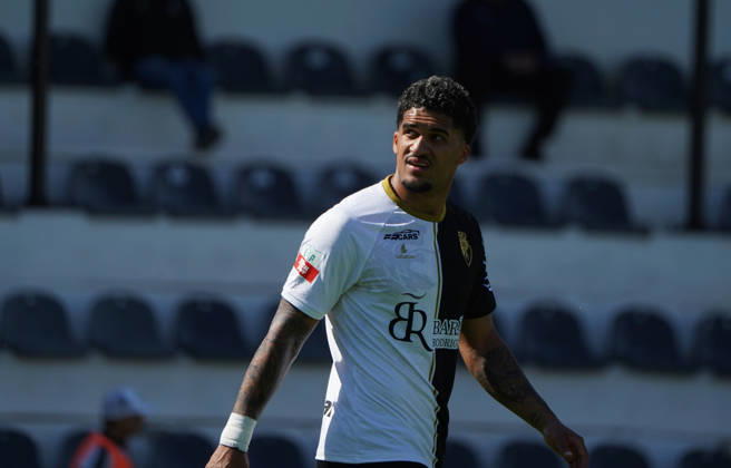 Liga Portugal 2 Meu Super Round 24 football match between SC Farense and Lusitania Lourosa FC, Faro, Portugal Faro, Portugal. 1 st Mar, 2026. Alysson of SC Farense, during the SC Farense 2 - 1 Lusitano Lourosa FC Round 24 match for the football Liga Portugal 2 Meu Super. Nuno Pires Veloso Alamy Live News Copyright: xNunoxPiresxVelosox