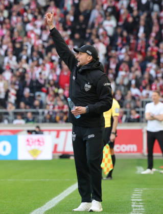 Stuttgart, Fußball Bundesliga, 20. Spieltag, VfB Stuttgart vs. VfL Wolfsburg, Trainer Sebastian Hoeneß ( VfB )