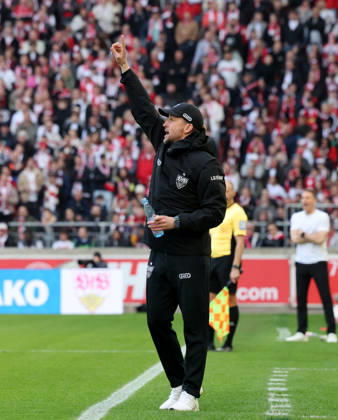 Stuttgart, Fußball Bundesliga, 20. Spieltag, VfB Stuttgart vs. VfL Wolfsburg, Trainer Sebastian Hoeneß ( VfB )