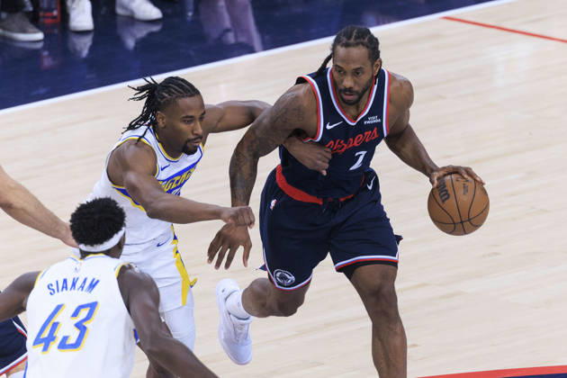 March 4, 2026, Inglewood, California, USA: Kawhi Leonard 2 of the Los Angeles Clippers drives past Aaron Nesmith 23 of the Indiana Pacers during their regular season NBA, Basketball Herren, USA game on Wednesday March 4, 2026 at Intuit Dome in Inglewood, California. Clippers defeat Pacers, 130-107. ARIANA RUIZ PI Clippers Vs. Pacers  - ZUMAp124 20260304_zaa_p124_076 Copyright: xArianaxRuizx