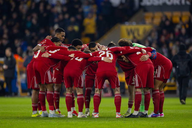 Football - FA Cup - 5th Round - Liverpool FC v Wolverhampton Wanderers FC WOLVERHAMPTON, ENGLAND - Friday, March 6, 2026: Liverpool s players form a pre-match huddle before the FA Cup 5th Round match between Liverpool FC and Wolverhampton Wanderers FC at Molineux. (Photo by David Rawcliffe Propaganda) WOLVERHAMPTON Molineux WEST MIDLANDS ENGLAND Copyright: xPropagandaxPhotoxAgencyx P2026-03-06-Wolves_Liverpool-59