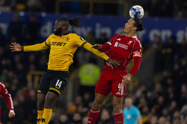 Football - FA Cup - 5th Round - Liverpool FC v Wolverhampton Wanderers FC WOLVERHAMPTON, ENGLAND - Friday, March 6, 2026: Liverpool s captain Virgil van Dijk (R) challenges for a header with Wolverhampton Wanderers Tolu Arokodare during the FA Cup 5th Round match between Liverpool FC and Wolverhampton Wanderers FC at Molineux. (Photo by David Rawcliffe Propaganda) WOLVERHAMPTON Molineux WEST MIDLANDS ENGLAND Copyright: xPropagandaxPhotoxAgencyx P2026-03-06-Wolves_Liverpool-75