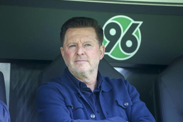 Deutschland: Fussball 2.Bundesliga 2025 2026, 25. Spieltag - Hannover 96 vs SpVgg Greuther Fürth - Heinz von Heiden Arena Stadion (Hannover): Christian Titz (Trainer Hannover 96) Hannover Copyright: xAymanxAlahmedx