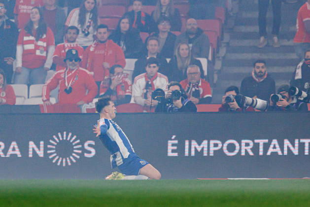 Oskar Pietuszewski seen celebrating after scoring goal during Liga Portugal game between teams of SL Benfica and FC Porto at Estadio Da Luz (Maciej Rogowski Ball Raw Images PT) Lisbon Estadio Da Luz Portugal Copyright: xMaciejxRogowskix maciejrogowski_benfica_fcporto_2526-06