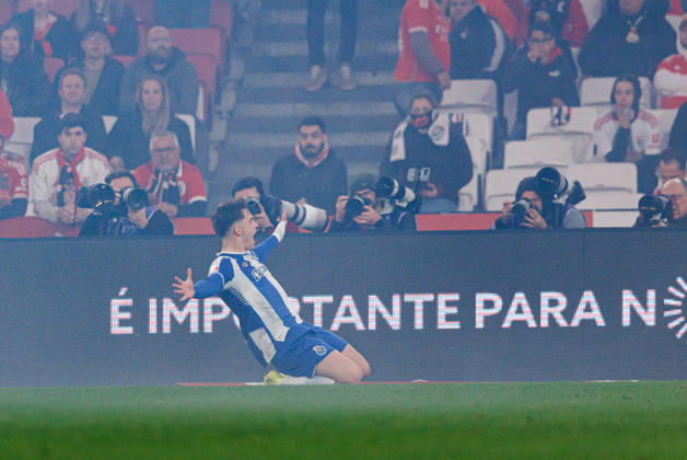 Oskar Pietuszewski seen celebrating after scoring goal during Liga Portugal game between teams of SL Benfica and FC Porto at Estadio Da Luz (Maciej Rogowski Ball Raw Images PT) Lisbon Estadio Da Luz Portugal Copyright: xMaciejxRogowskix maciejrogowski_benfica_fcporto_2526-07