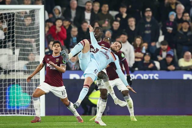 9th March 2026; London Stadium, London, England; FA Cup Football, West Ham United versus Brentford; Jordan Henderson of Brentford suffers a nasty fall  IanxStephen Content restricted for UK based newspaper