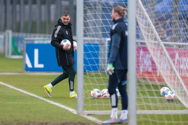 11.03.2026; Fussball; Training des FC Schalke 04. Torwarttrainer Volkan Ünlü (FC Schalke 04). Gelsenkirchen Trainingsgelände FC Schalke 04 NRW Deutschland xRHR-FOTO YYx Copyright: RHR-FOTOx RHR-FOTO YY