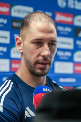 11.03.2026; Fussball; Training des FC Schalke 04. Medienrunde mit Nikola Katic (FC Schalke 04). Gelsenkirchen Trainingsgelände FC Schalke 04 NRW Deutschland xRHR-FOTO YYx Copyright: RHR-FOTOx RHR-FOTO YY