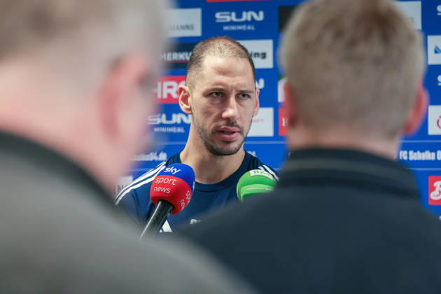 11.03.2026; Fussball; Training des FC Schalke 04. Medienrunde mit Nikola Katic (FC Schalke 04). Gelsenkirchen Trainingsgelände FC Schalke 04 NRW Deutschland xRHR-FOTO YYx Copyright: RHR-FOTOx RHR-FOTO YY