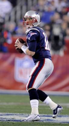 Feb. 3, 2008 - New England Patriots quarterback Tom Brady steps back to pass in the second quarter during Super Bowl XLII at University of Phoenix Stadium in Glendale, Arizona, on Sunday, February 3, 2008. (David Pokress Newsday MCT) Copyright: xDavidxPokressx