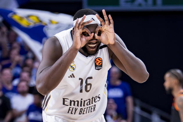 Real Madrid v Valencia Basket - Euroleague 2025 2026 Usman Garuba of Real Madrid celebrates during the EuroLeague Regular Season Round 31 match between Real Madrid and Valencia Basket at Movistar Arena on March 12, 2026 in Madrid, Spain. Madrid Movistar Arena Madrid Spain Copyright: xAlbertoxGardinx AGardin_20260312_Basket_Euro_Rea_Mad_Val_0564