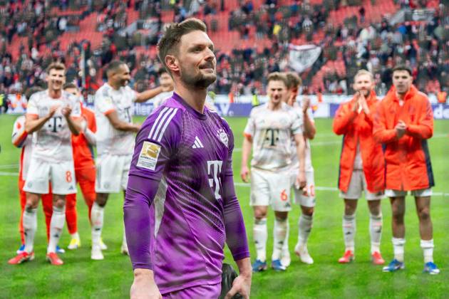 14.03.2026, Bayer 04 Leverkusen vs. FC Bayern München, 1. Bundesliga, 26. Spieltag Sven Ulreich (FC Bayern Muenchen, 26) wird gefeiert nach Abpfiff Jubel mit Harry Kane (FC Bayern Muenchen, 9) Leon Goretzka (FC Bayern Muenchen, 8) Dayot Upamecano (FC Bayern Muenchen, 2) Wichtiger Hinweis: Gemaess den Vorgaben der DFL Deutsche Fussball Liga bzw. des DFB Deutscher Fussball-Bund ist es untersagt, in dem Stadion und oder vom Spiel angefertigte Fotoaufnahmen in Form von Sequenzbildern und oder videoaehnlichen Fotostrecken zu verwerten Copyright: xBahhoxKarax