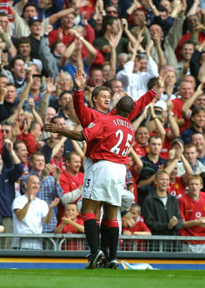 Manchester United, ManU V Ipswich Town, Premier League Ole Gunnar Solskjaer of Manchester United and Quinton Fortune of Manchester United celebrate during the Premier League match between Manchester United and Ipswich Town at Old Trafford on September 22, 2001 in Manchester, England . Manchester Old Trafford England United Kingdom Copyright: xAllstarxPicturexLibraryxLtdx