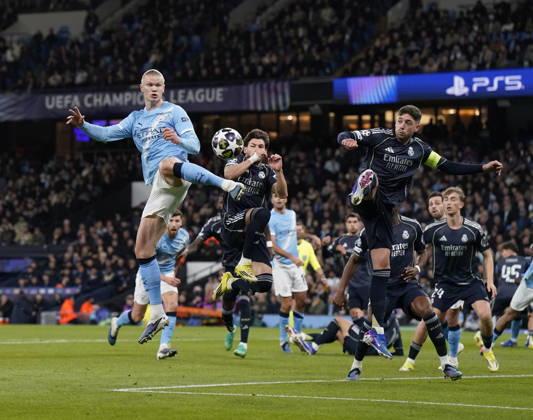 Manchester, England, 17th March 2026. Erling Haaland of Manchester City leaps up with Thiago Pitarch of Real Madrid during the Manchester City vs Real Madrid UEFA Champions League round of 16 match at the Etihad Stadium, Manchester. Picture credit should read: Andrew Yates Sportimage EDITORIAL USE ONLY. No use with unauthorised audio, video, data, fixture lists, club league logos or live services. Online in-match use limited to 120 images, no video emulation. No use in betting, games or single club league player publications. SPI_021_AY_ManCity_Madrid SPI-4612-0034