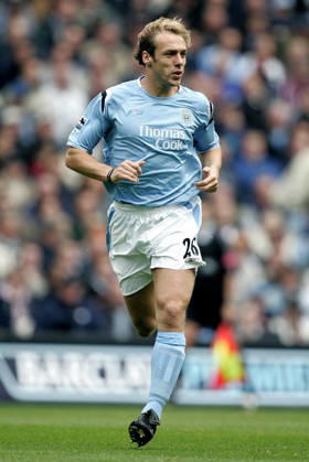 Manchester City V Arsenal, Premier League Paul Bosvelt of Manchester City running during the Premier League match between Manchester City and Arsenal at City Of Manchester Stadium on September 25, 2004 in Manchester, England. Manchester City Of Manchester Stadium England United Kingdom Copyright: xAllstarxPicturexLibraryxLtdx