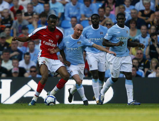 Manchester City V Arsenal, Premier League Abou Diaby of Arsenal and Stephen Ireland of Manchester City challenge during the Premier League match between Manchester City and Arsenal at City Of Manchester Stadium on September 12, 2009 in Manchester, England. Manchester City Of Manchester Stadium England United Kingdom Copyright: xAllstarxPicturexLibraryxLtdx