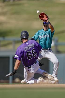 MLB, Baseball Herren, USA Spring Training: Seattle Mariners at Colorado Rockies Scottsdale, AZ. USA; Colorado Rockies outfielder Charlie Condon (66) is tagged out by Seattle Mariners shortstop Alejo Lopez (87) on a double play during an MLB Spring Training game on Tuesday, March 17, 2026 at Salt River Fields at Talking Stick. The Mariners beat the Rockies 10-6. (Kim Hukari Image of Scottsdale Arizona USA EDITORIAL USE ONLY Copyright: xImagexofxSportx KimxHukarix iosphotos400746