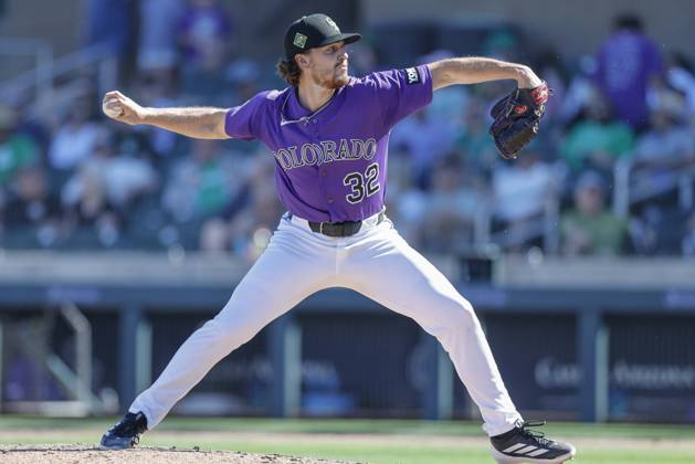 MLB, Baseball Herren, USA Spring Training: Seattle Mariners at Colorado Rockies Scottsdale, AZ. USA; Colorado Rockies pitcher Chase Dollander (32) delivers a pitch during an MLB Spring Training game against the Seattle Mariners on Tuesday, March 17, 2026 at Salt River Fields at Talking Stick. The Mariners beat the Rockies 10-6. (Kim Hukari Image of Scottsdale Arizona USA EDITORIAL USE ONLY Copyright: xImagexofxSportx KimxHukarix iosphotos400758