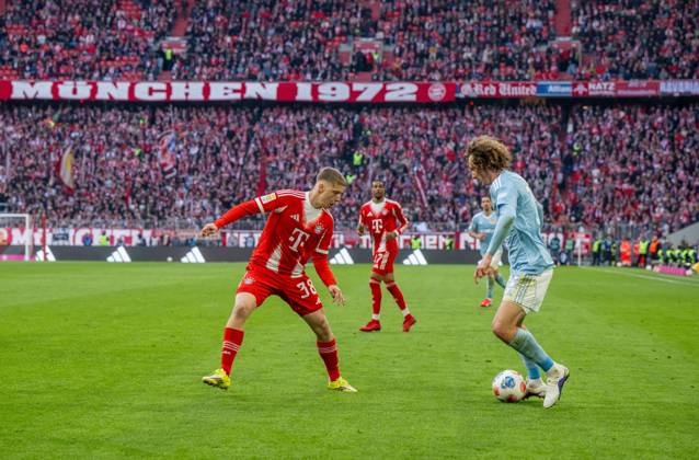 Fußball, Herren, Saison 2025 2026, 1. Bundesliga (27. Spieltag), FC Bayern München - 1. FC Union Berlin, v. l. Erblin Osmani (Bayern München), Alex Kral (1. FC Union Berlin), 21.03. 2026, Copyright: xMatthiasxKochx